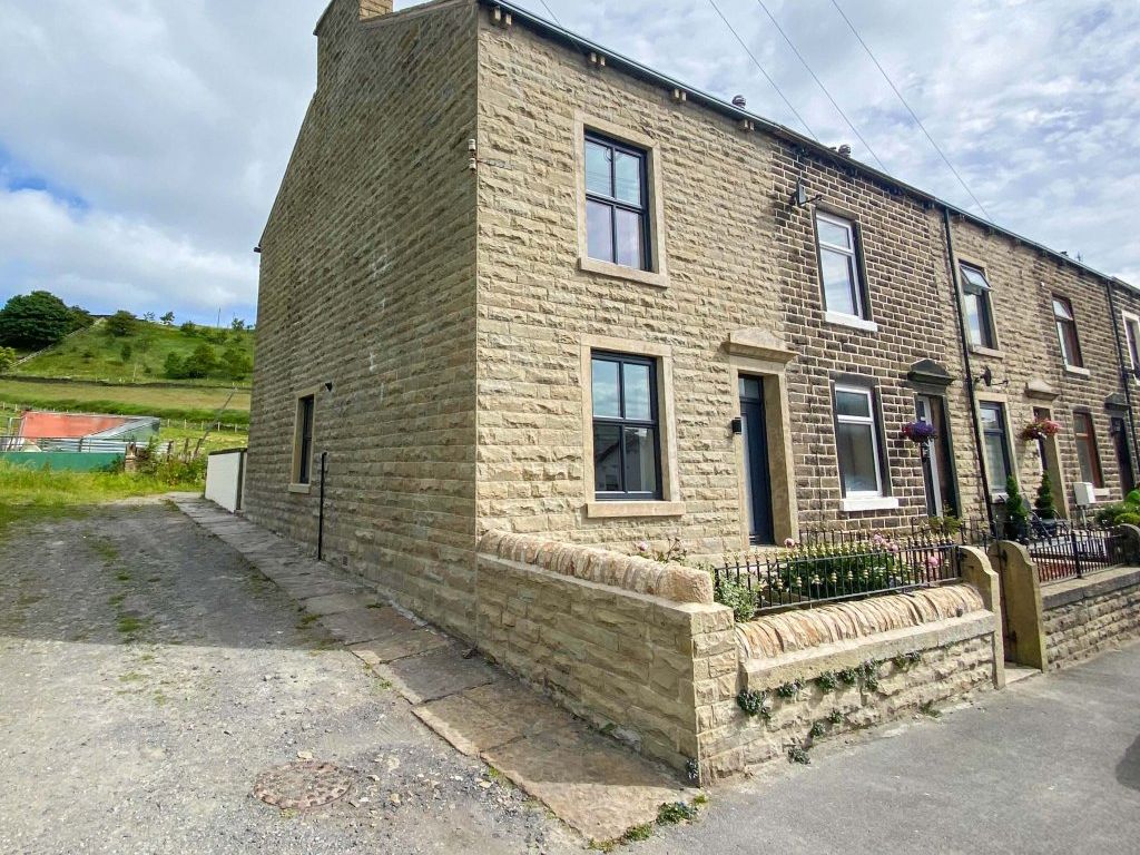 3 bed end terrace house for sale in Booth Road, Stacksteads, Rossendale