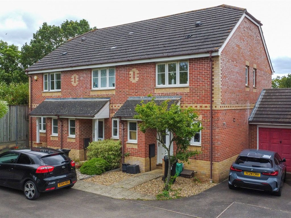 2 bed end terrace house to rent in Amber Close, Earley, Reading
