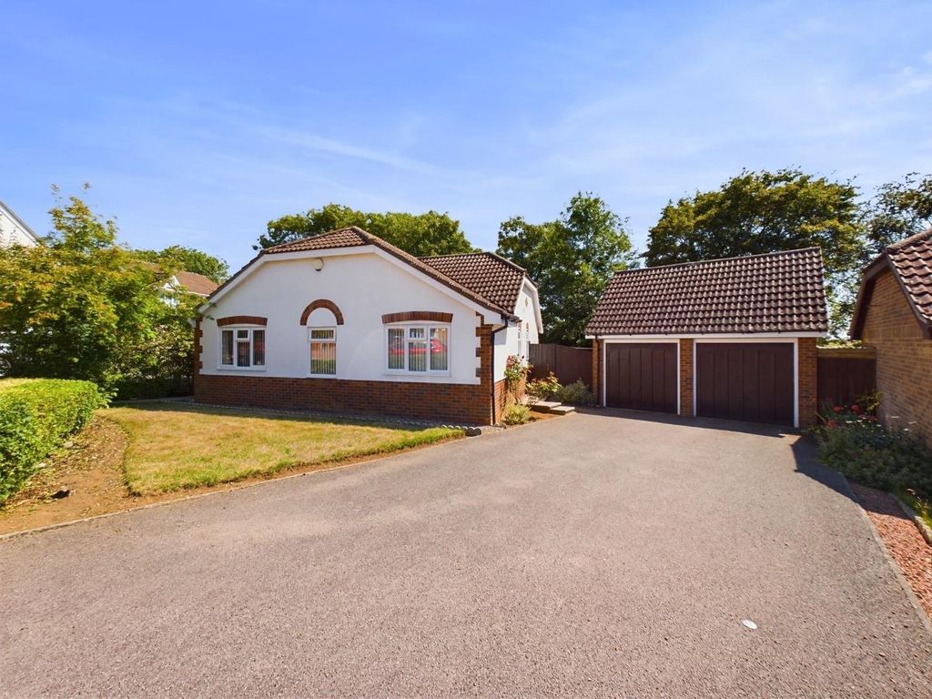 3 bed bungalow for sale in Kendal Close, Northampton NN3, £375,000 Zoopla