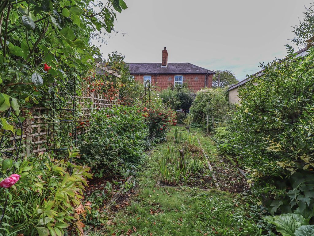 2 bed end terrace house for sale in Broughton, Stockbridge, Hampshire