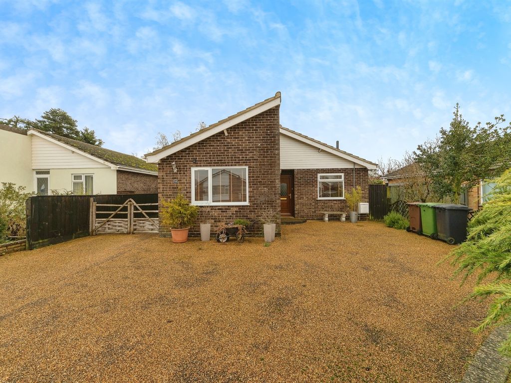 2 bed detached bungalow for sale in Fairfield Drive, Attleborough NR17