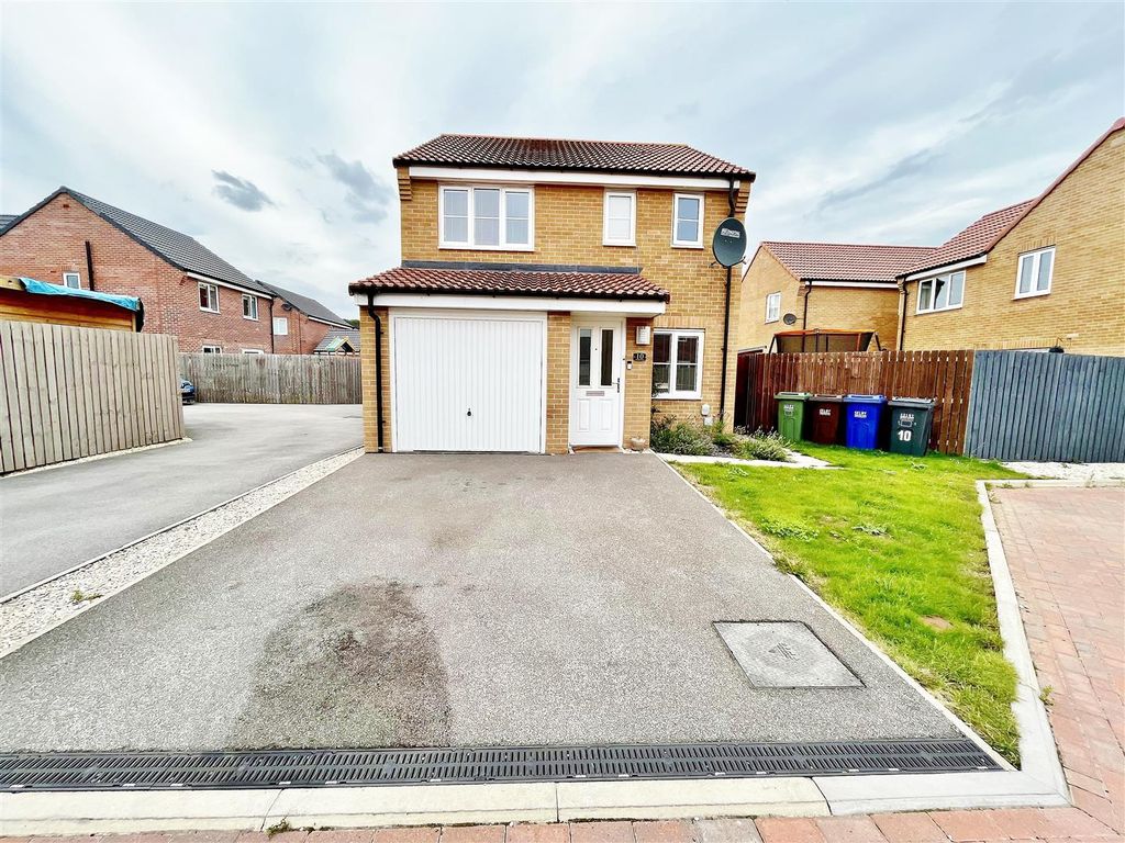 3 bed detached house for sale in Woodland Glade, Selby YO8, £255,000