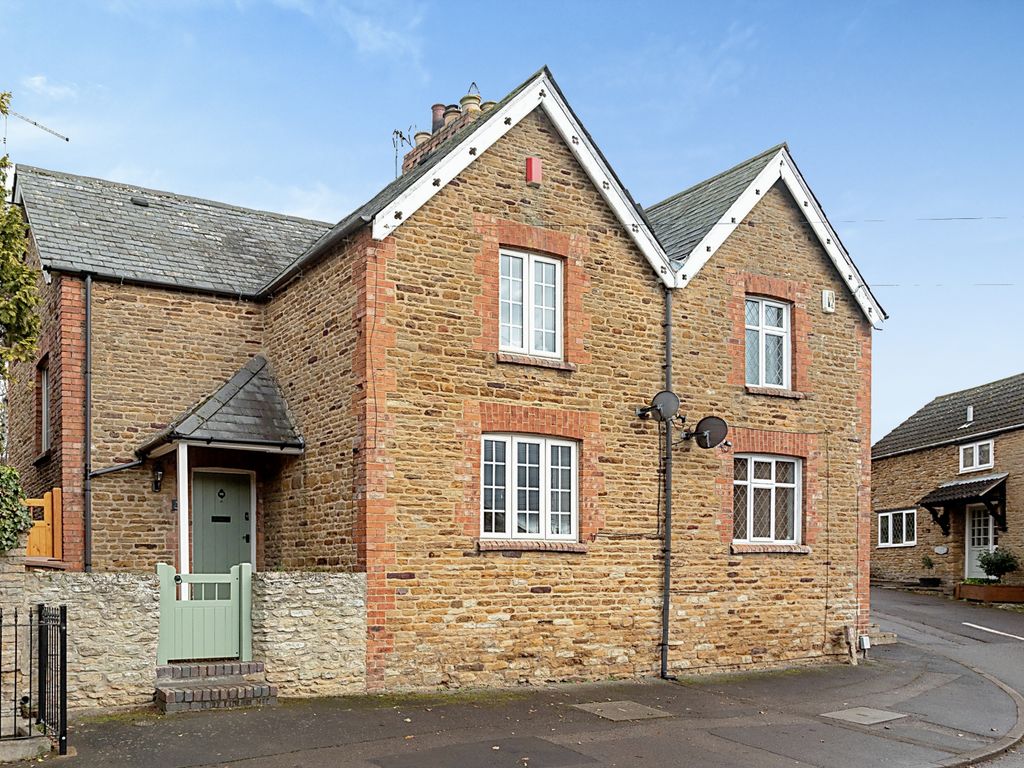 2 bed semidetached house for sale in High Street, Great Billing