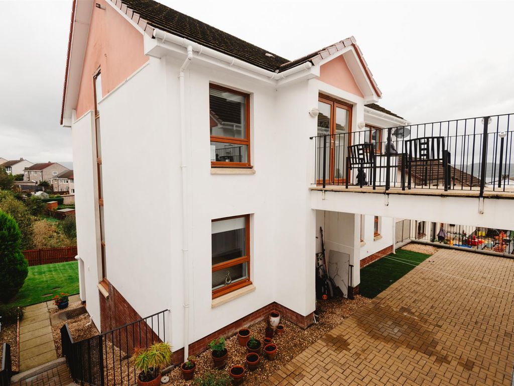 5 bed detached house for sale in Lyle Road, Greenock PA16, £400,000