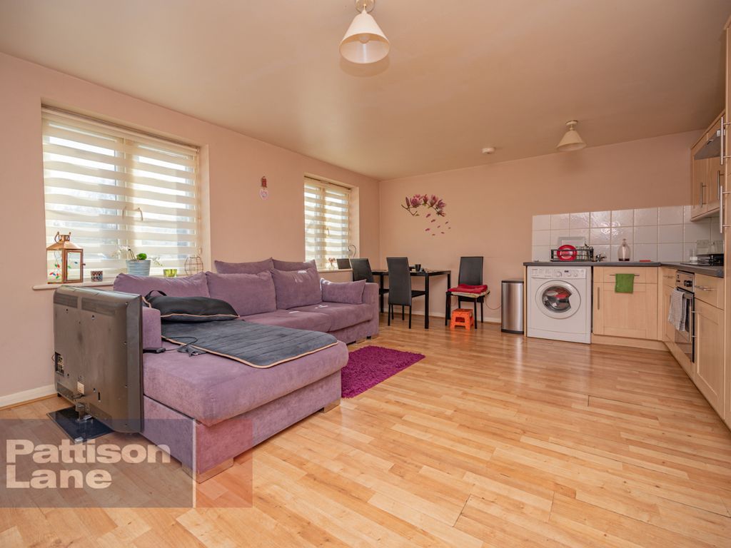 2 bed flat for sale in Hawthorn Road, Kettering NN15 Zoopla