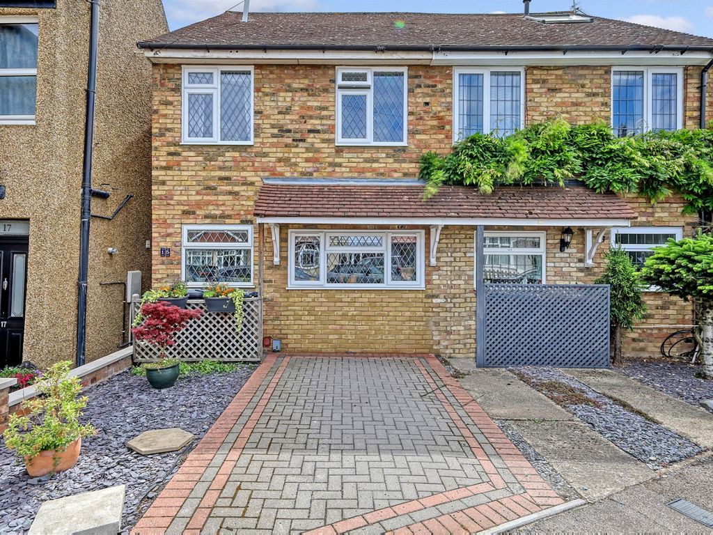 3 bed semidetached house for sale in Cross Street, Ware, Hertfordshire