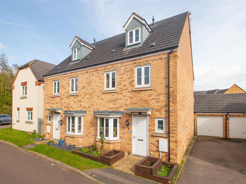 4 bed town house to rent in Temple Crescent, Oxley Park, Milton Keynes