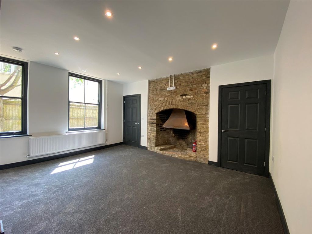 3 bed property to rent in Market Street, Whittlesey, Peterborough PE7