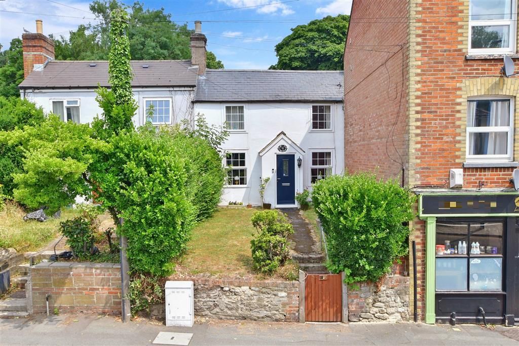 2 bed cottage for sale in Carisbrooke High Street, Carisbrooke, Newport