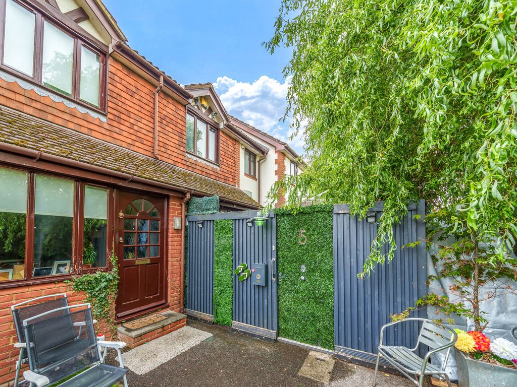 1 bed terraced house for sale in Weylands Close, WaltonOnThames KT12