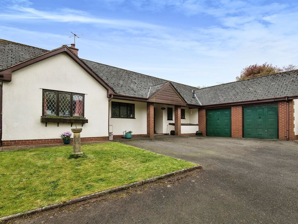 4 bed detached bungalow for sale in Higher Cross Meadow, Sampford