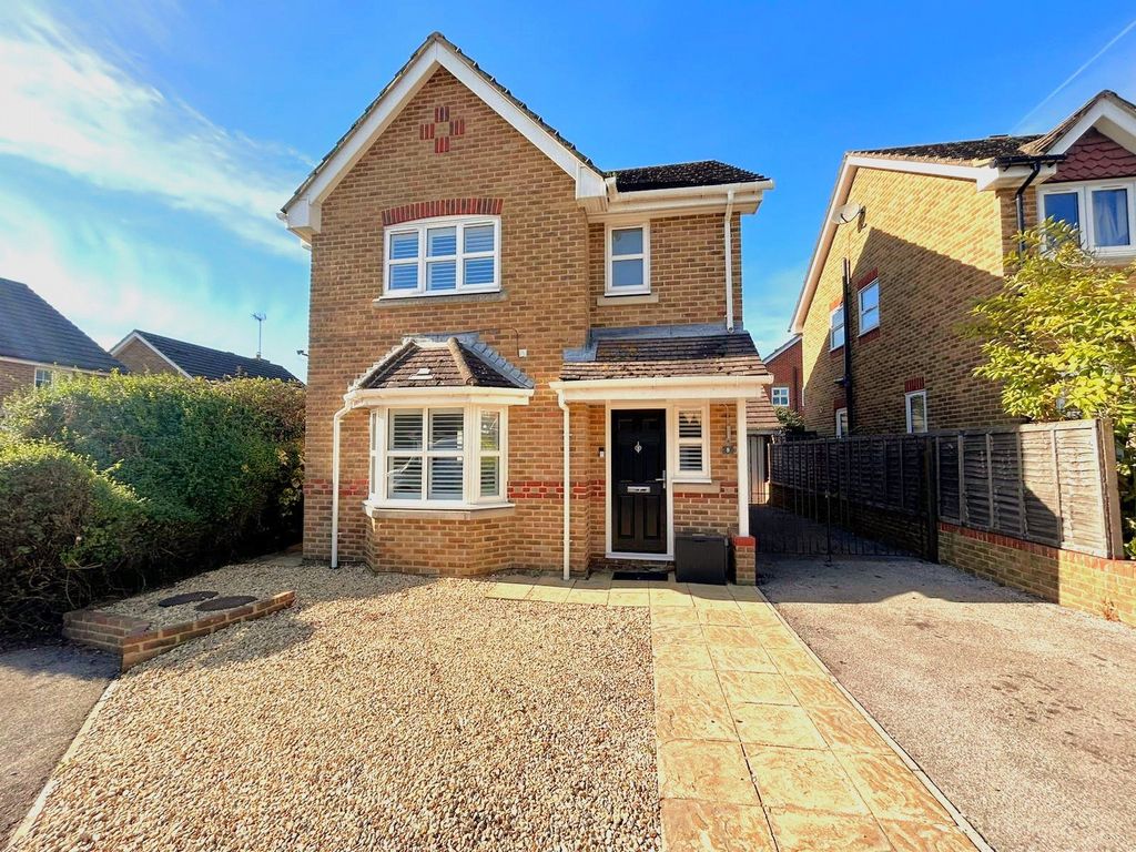 3 bed detached house for sale in Laurel Gardens, Aldershot, Hampshire