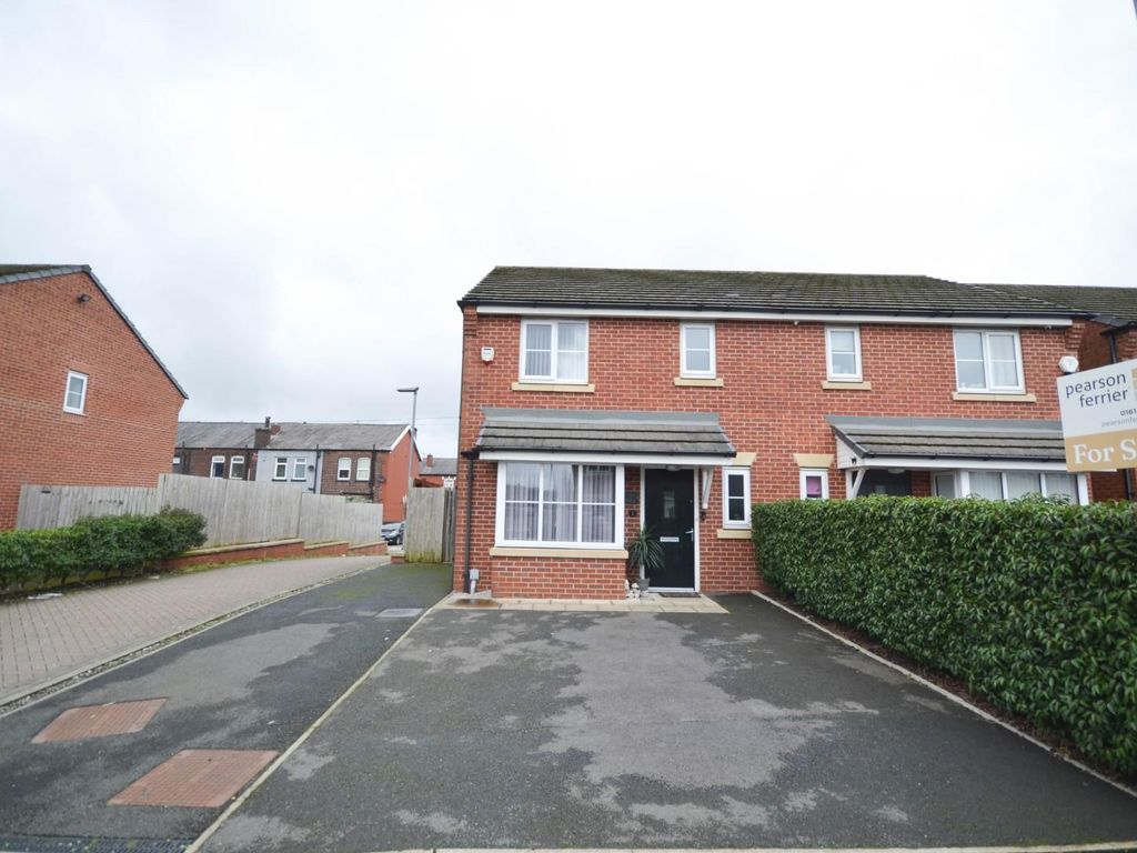 3 bed semidetached house for sale in Dumers Chase, Radcliffe