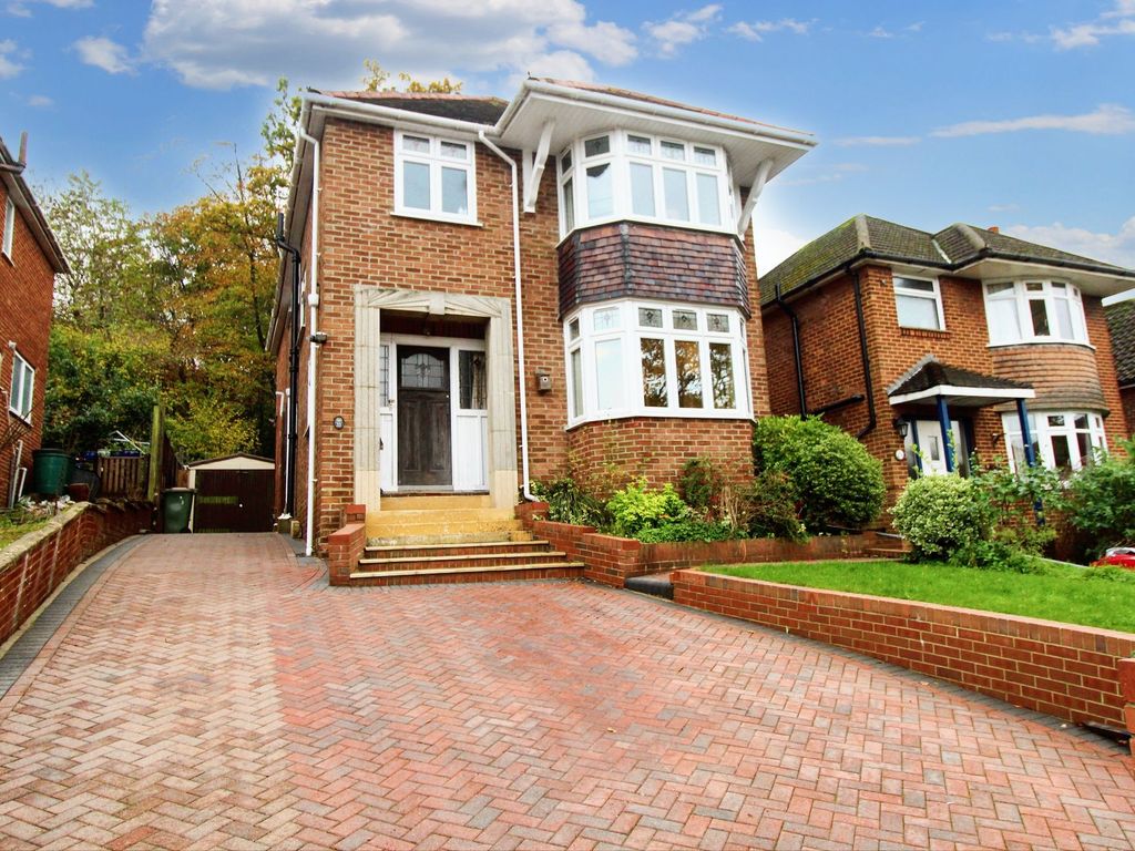 3 bed detached house for sale in Glenfield Crescent, Bitterne Park SO18