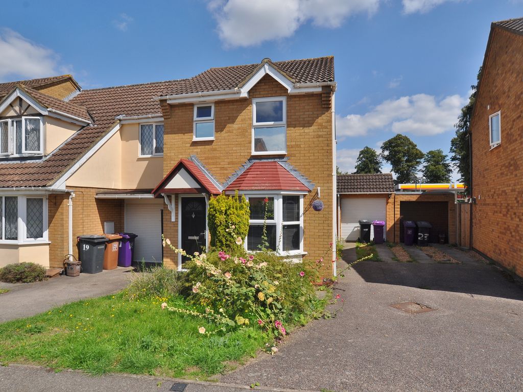 2 bed semidetached house to rent in Symonds Road, Hitchin SG5, £1,400