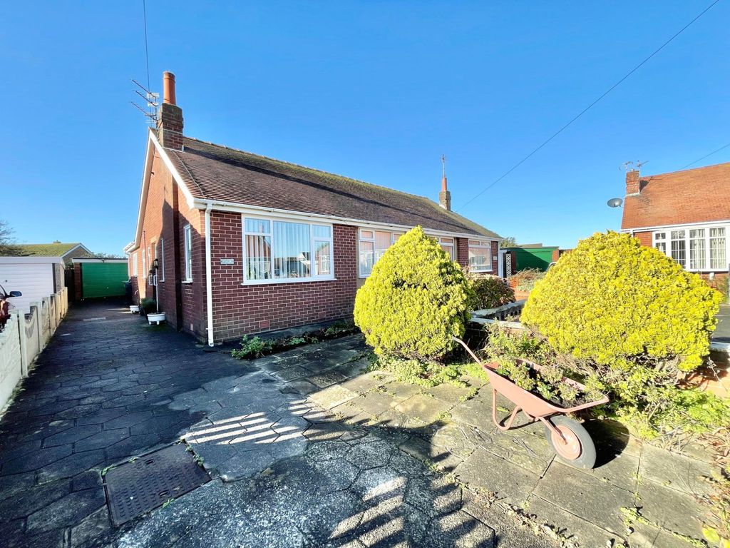 2 bed bungalow for sale in Tyne Close, Cleveleys FY5, £185,000 Zoopla