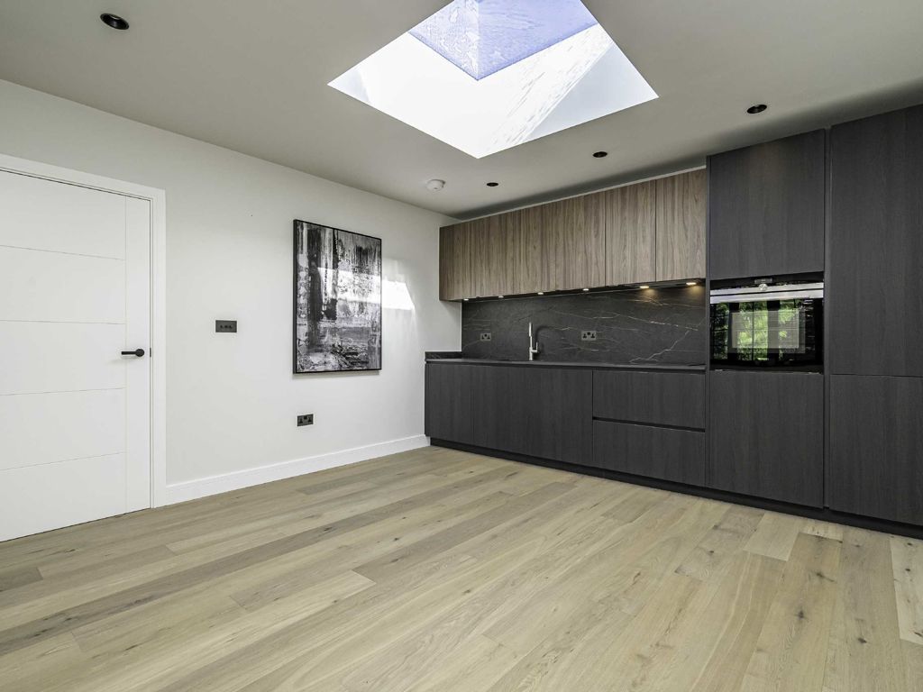 New home, 1 bed flat for sale in St. Andrews Square, Surbiton KT6, £