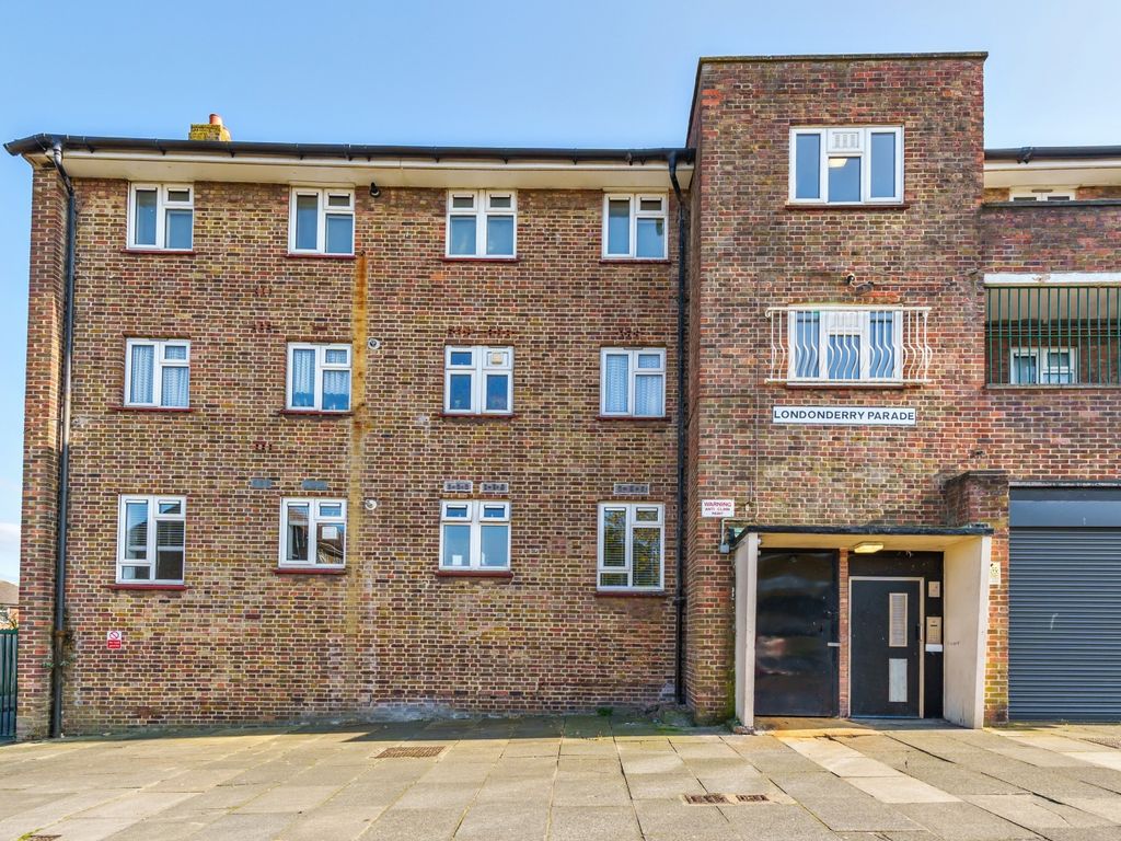 3 bed flat for sale in Londonderry Parade, Stelling Road, Erith DA8