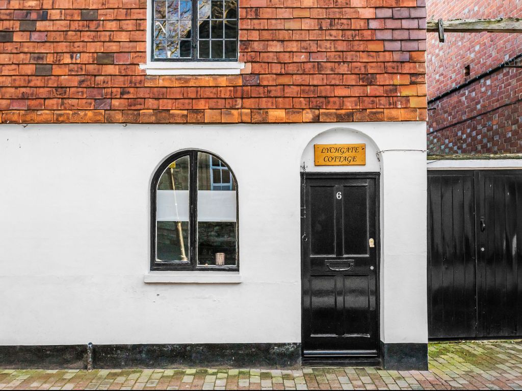 3 bed semidetached house for sale in Church Street, Edenbridge TN8