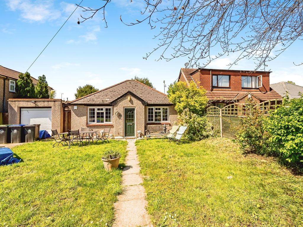 3 bed detached bungalow for sale in Lent Rise Road, Taplow, Maidenhead