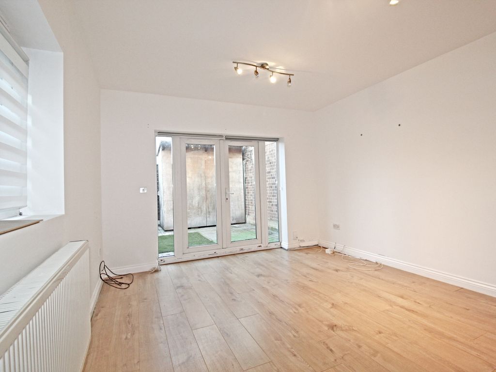1 bed flat to rent in Hardy Road, London SW19, £1,395 pcm Zoopla