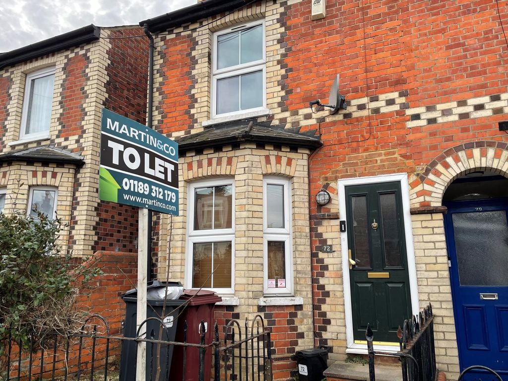 2 bed end terrace house to rent in Highgrove Street, Reading RG1, £