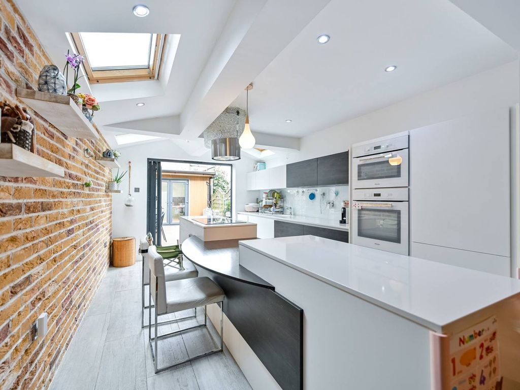 3 bed terraced house for sale in Lower Mortlake Road, Richmond TW9, £