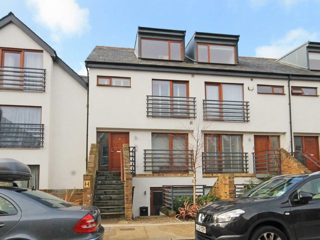 1 bed flat to rent in Third Cross Road, Twickenham TW2, £1,395 pcm Zoopla