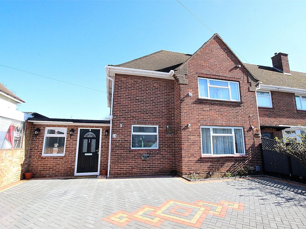 3 bed end terrace house for sale in Bruce Road, Kempston, Bedford
