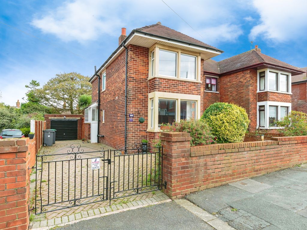 3 bed semidetached house for sale in Tarnbrook Drive, Blackpool