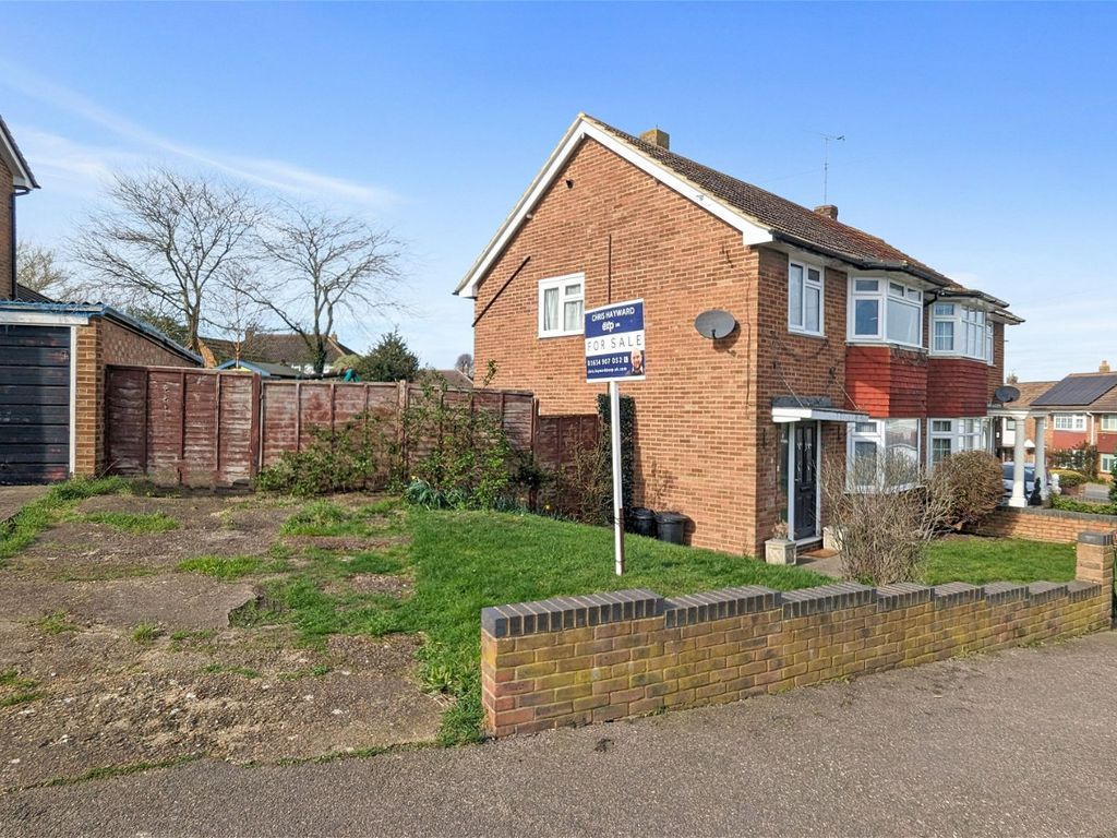 3 bed semidetached house for sale in Jarrett Avenue, Wainscott