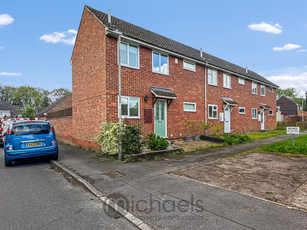 2 bed end terrace house for sale in Orwell Close, Colchester