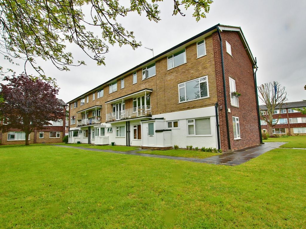 2 bed flat to rent in Abbey Park, Beckenham BR3 Zoopla