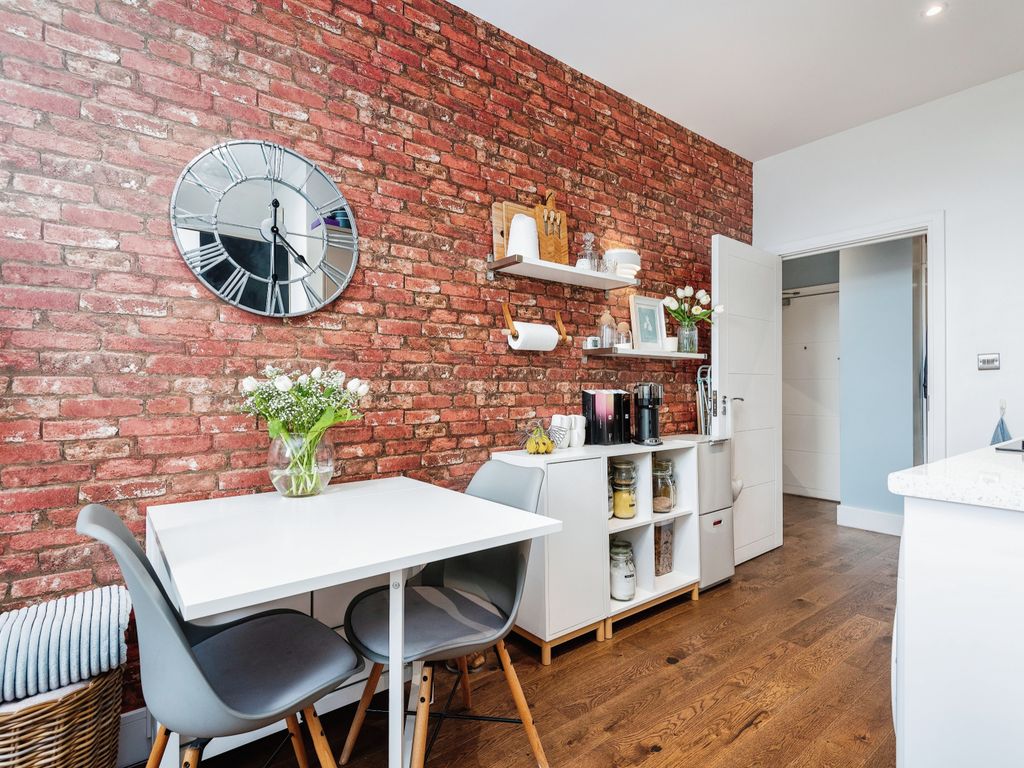 2 bed flat for sale in Park Road, Gloucester GL1 Zoopla