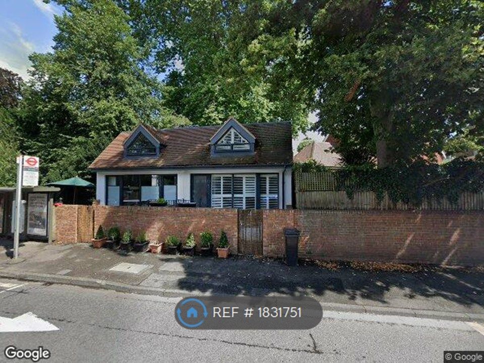 1 bed semidetached house to rent in High Street, Ewell, Epsom KT17, £