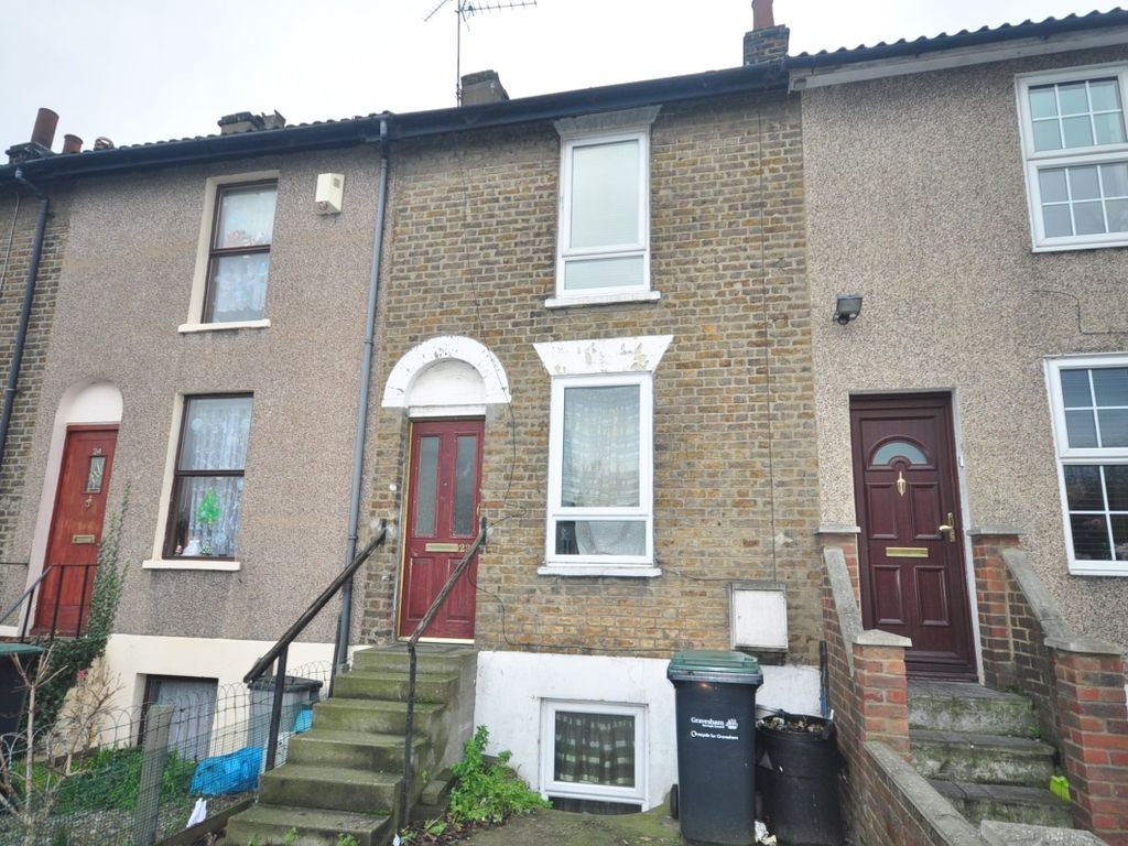 3 bed terraced house to rent in London Road, Northfleet, Gravesend DA11