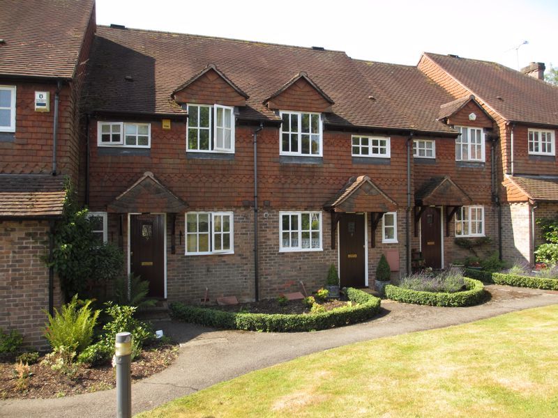 2 bed terraced house to rent in The Oaks, Lane, Chiddingfold