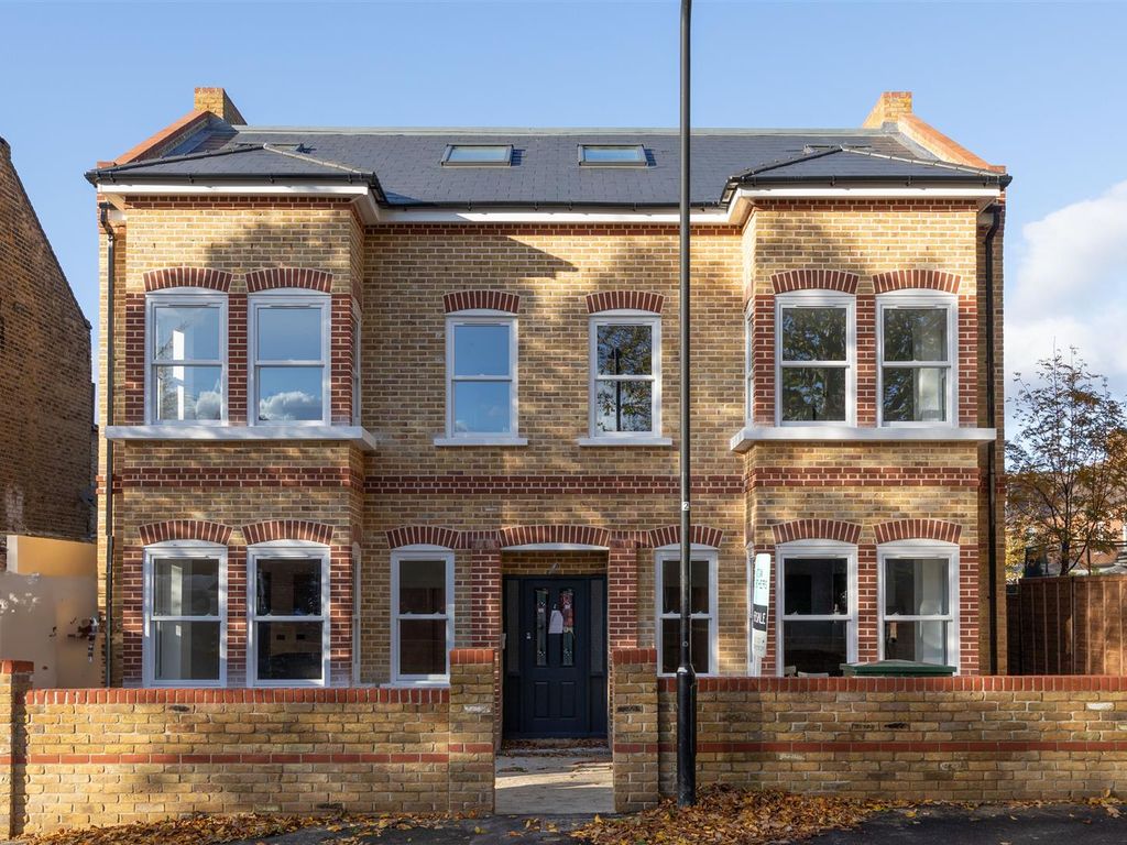 New home, 2 bed flat for sale in Chadwick Road, London E11, £600,000