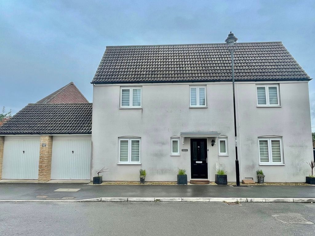 Wren Place, Gillingham SP8  