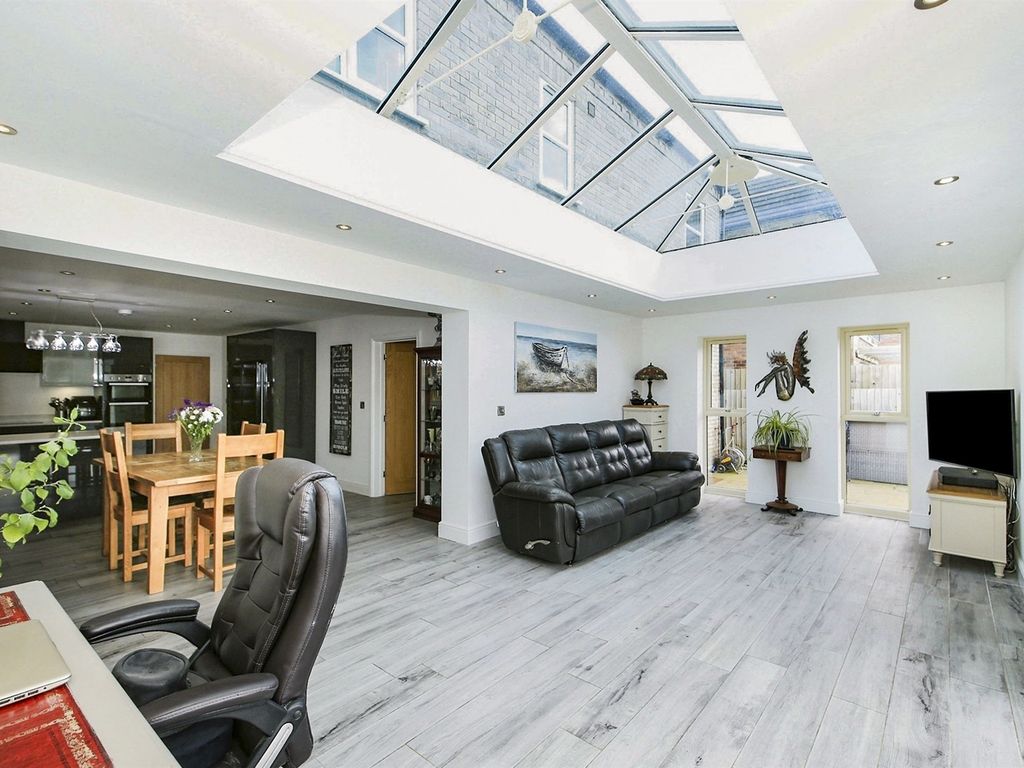 5 bed detached house for sale in Gull Road, Guyhirn, Wisbech PE13, £