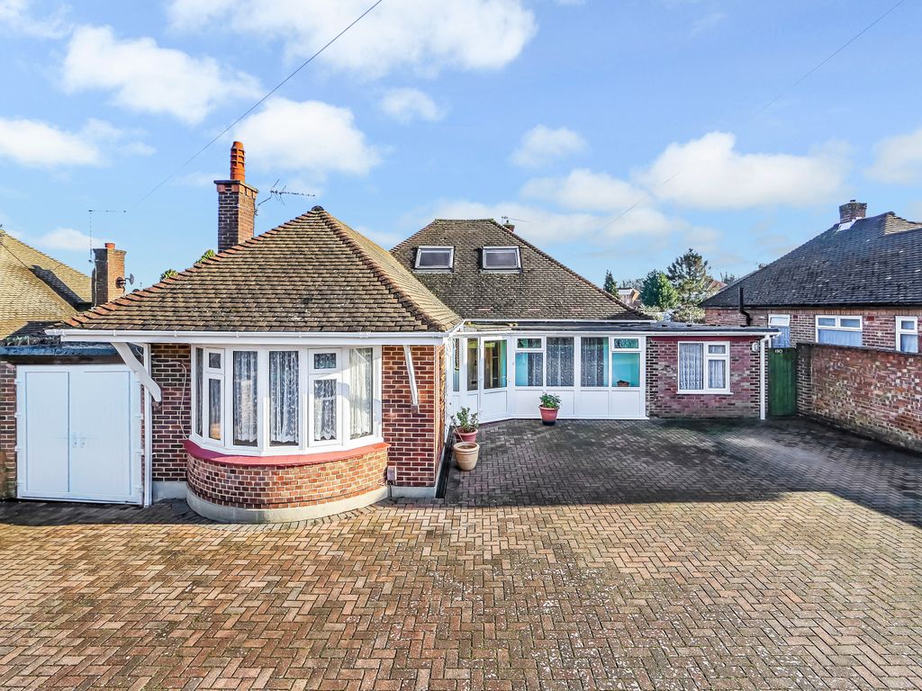 4 bed detached bungalow for sale in Wilson Avenue, Rochester, Kent ME1