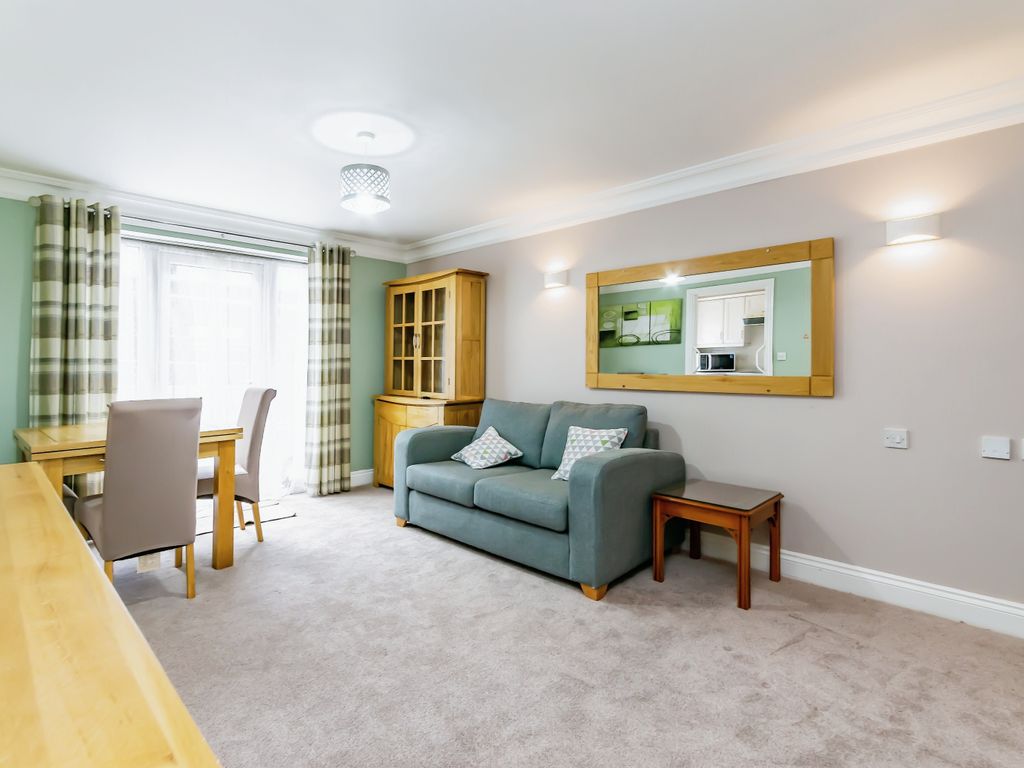 1 bed flat for sale in Pegasus Court, Stafford Road, Caterham, Surrey