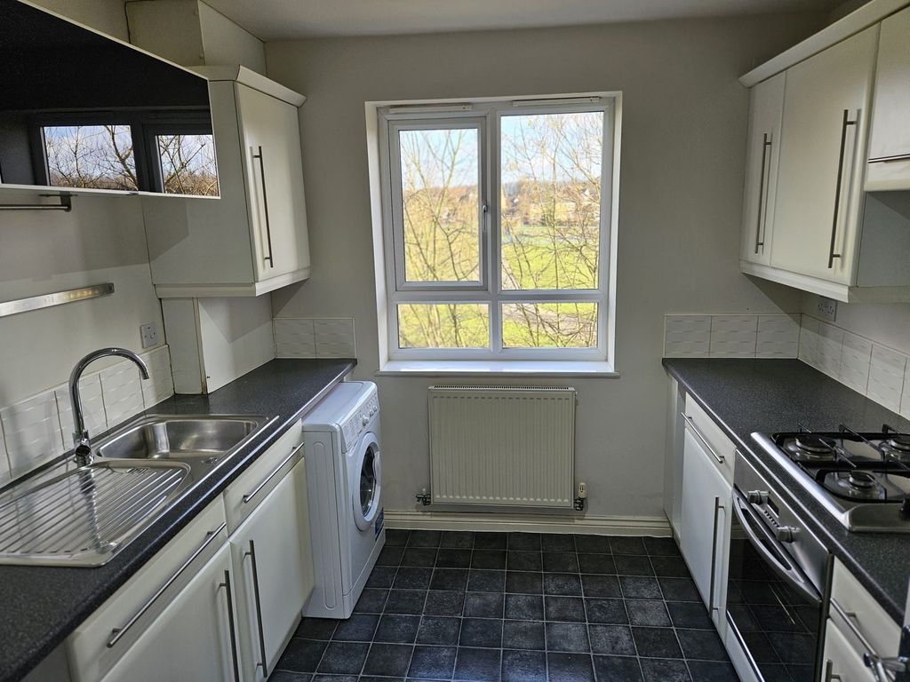 2 bed flat to rent in Wakelam Drive, Armthorpe, Doncaster DN3, £725 pcm