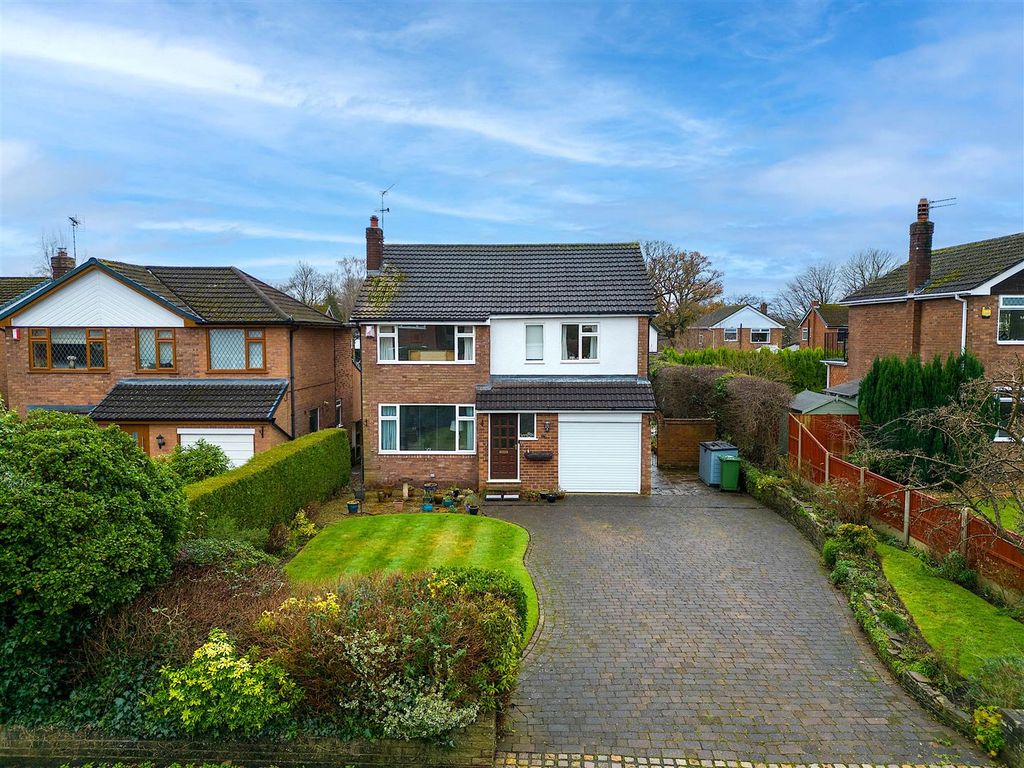 4 bed detached house for sale in Leamington Road, Congleton CW12, £