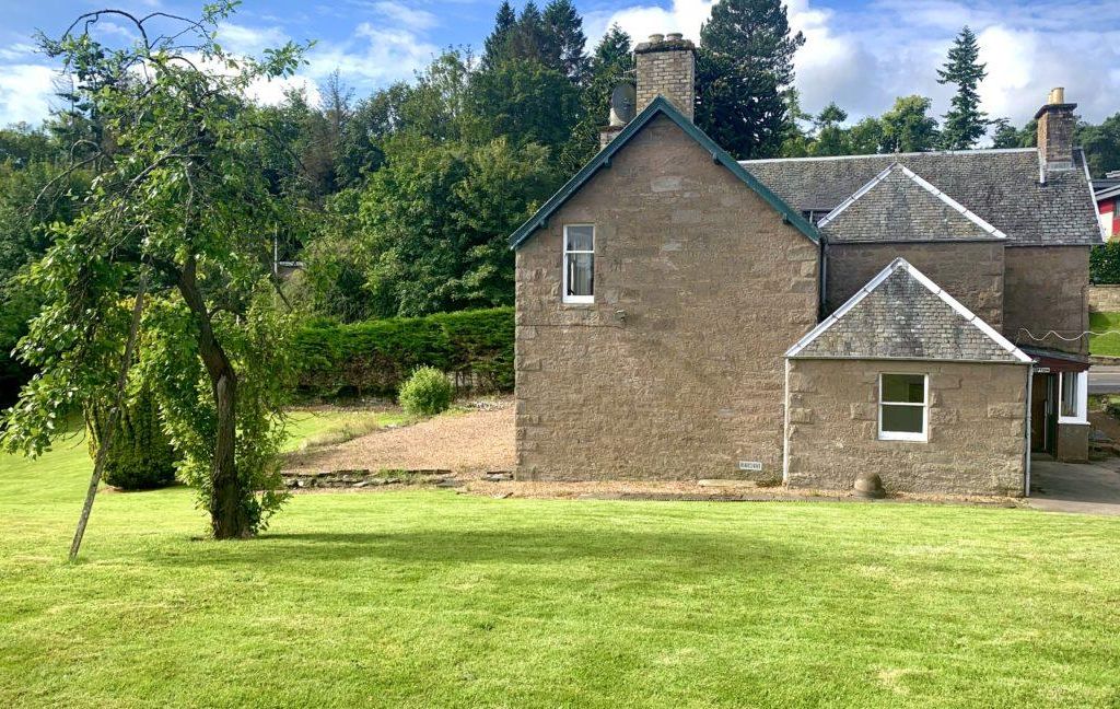7 bed detached house for sale in Crieff Road, Perth PH1, £295,000 Zoopla