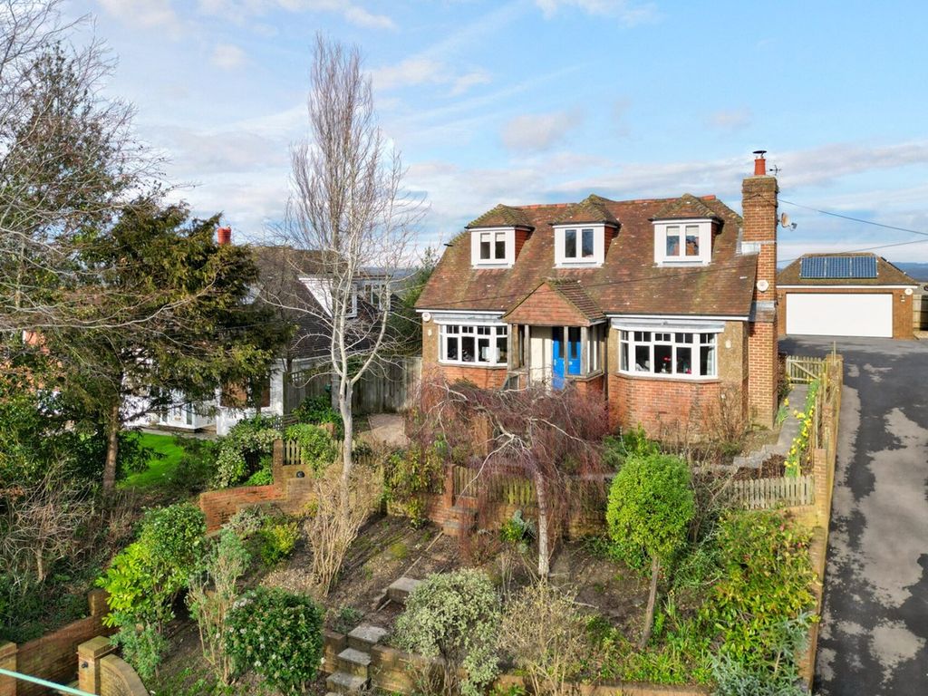 4 bed detached house for sale in Windmill Hill, Hailsham BN27, £585,000