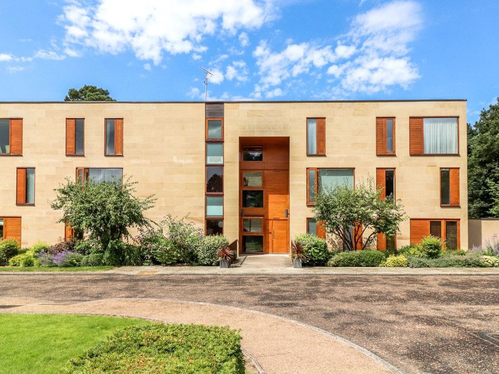 2 bed flat for sale in Cliveden Gages, Taplow, Buckinghamshire SL6 Zoopla