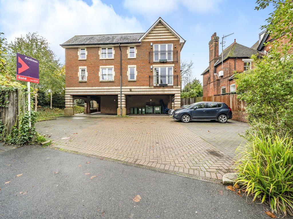 2 bed flat for sale in Kinsey Court, Amherst Road, Tunbridge Wells