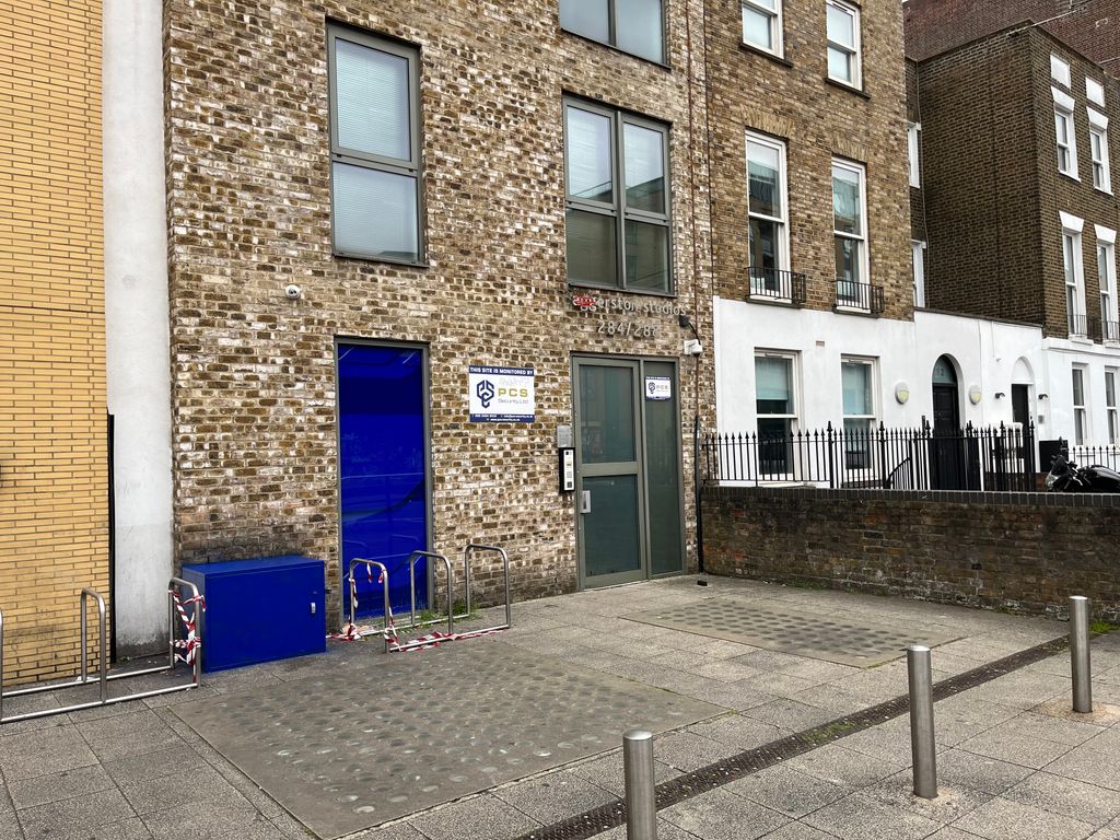 2 bed flat to rent in Haggerston Studios, Kingsland Road, Hackney E8, £