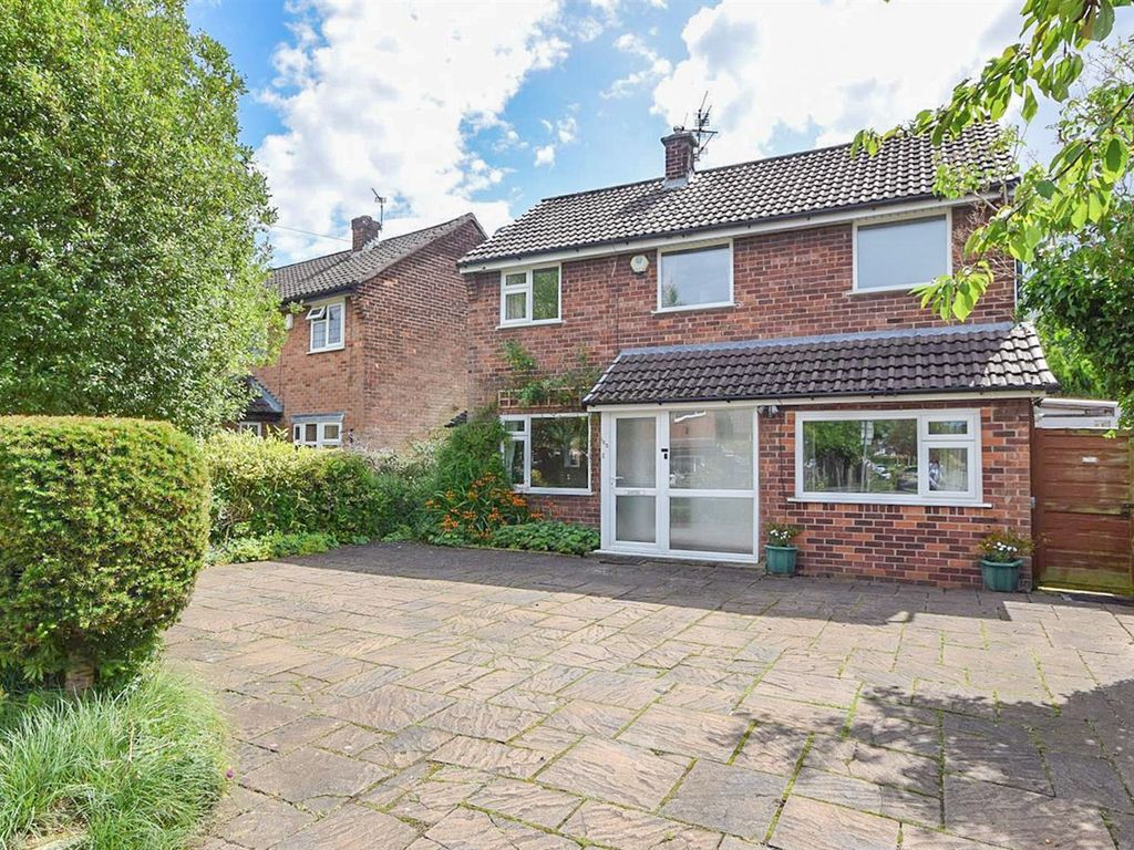 3 bed detached house for sale in Queensway, Heald Green, Cheadle SK8, £
